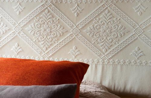 Historic Castle District Apartment | Romantic Suite Canelles