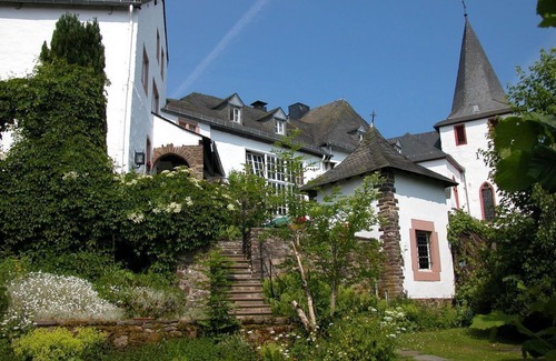 Kronenburg House | Romantic Suite Superior - Burghaus and Villa Kronenburg