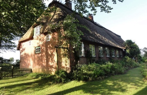 Schnarup-Thumby Apartment | Romantic thatched roof house