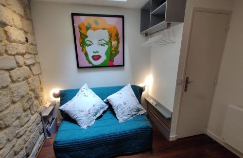 Montmartre Apartment | Romantic Tiny House inside Montmartre