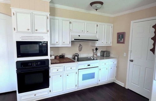 Franklin Apartment | Romantic valley Suite with opt outdoor hottub SHR1