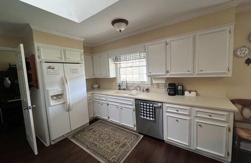 Franklin Apartment | Romantic valley Suite with opt outdoor hottub SHR1