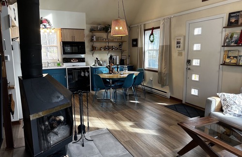 Albrightsville Cabin | Romantic vibe, fine art, good times. Parks, lakes. Optional experience packages.