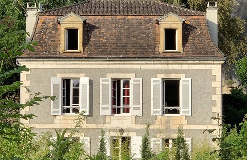 Les Eyzies Villa | Romantic villa in Dordogne, air-conditioned, private heated pool, king size bed