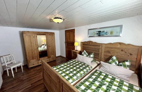 Grossschoenau Apartment | Romantische Ferienwohnung Marie - Historisches Flair und Infrarot-Sauna
