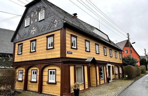 Grossschoenau Apartment | Romantische Ferienwohnung Marie - Historisches Flair und Infrarot-Sauna