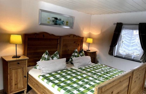 Grossschoenau Apartment | Romantische Ferienwohnung Marie - Historisches Flair und Infrarot-Sauna