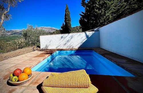 Riogordo House | Romantische Finca nahe Málaga, kreativ einzigartig