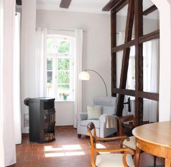 Lensahn Apartment | Romantische Torhausferienwohnung mit Top-Einrichtung auf dem idyllischen "Gut Petersdorf"- WLAN vorhanden