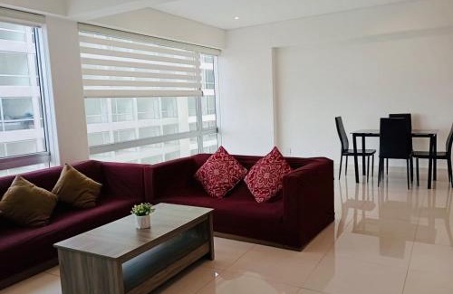 Los Alpes Apartment | Romulo OFarril 2parking-3BR-2BA