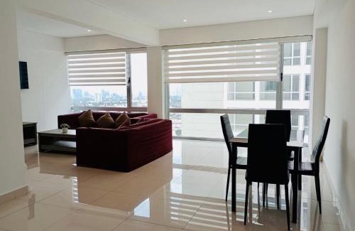 Los Alpes Apartment | Romulo OFarril 2parking-3BR-2BA