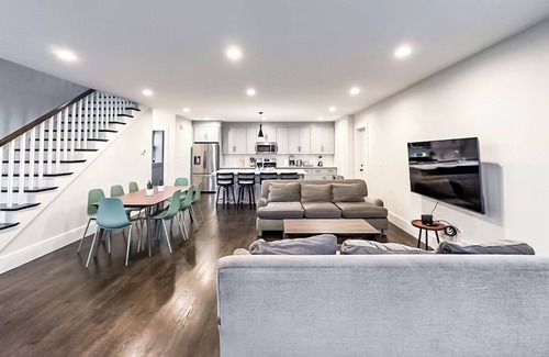 Neponset - Port Norfolk Apartment | Roof Deck 6Bedrooms, W/D, Parking, Baby Crib