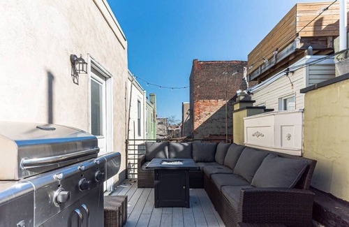 Southwest Center City House | Roof Deck Fire Pit Parking *Penn/CHOP *Sleeps 7