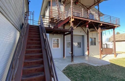 Loveland House | Roof-top stay, king-size bed, views of Loveland