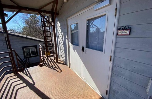 Loveland House | Roof-top stay, king-size bed, views of Loveland