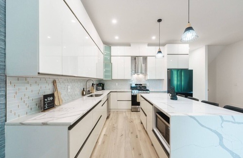Berry Hill House | Rooftop - 4 br - 4 ba - 2 Car Garage!