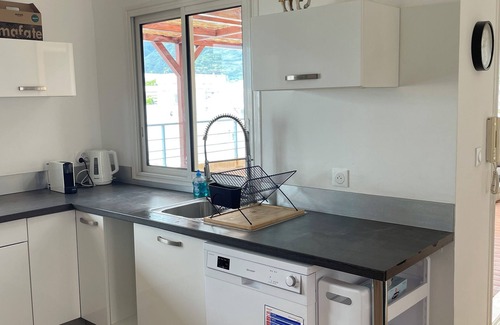 Saint-Denis Apartment | Rooftop apartment in the heart of the Barachois with panoramic views!