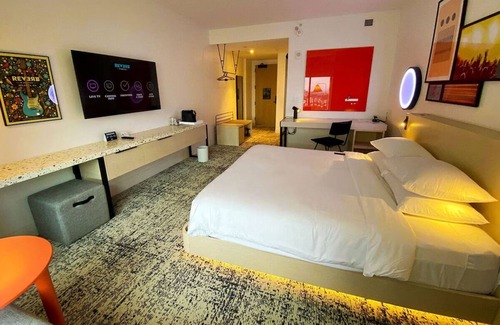 Downtown Atlanta Hotel | Rooftop Bar Onsite! Skyline View w/Captivating Atmosphere! Parking Available!