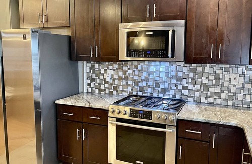 Graduate Hospital House | Rooftop City Views and Private Hot Tub