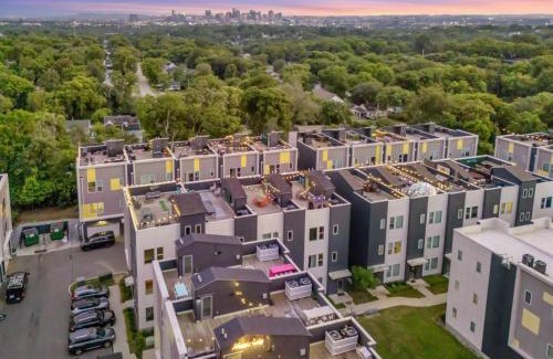Talbot's Corner House | Rooftop Deck Grill Ping Pong Near Downtown Nashville