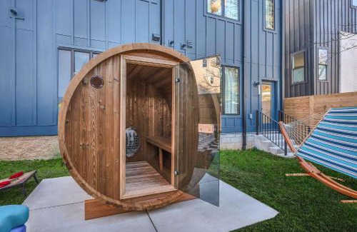 Hurwood Heights House | Rooftop Deck Hot Tub Game Room Downtown Nashville
