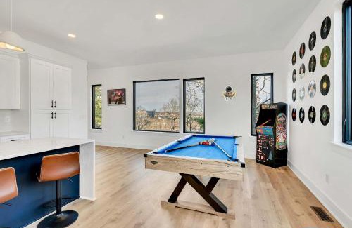 Hurwood Heights House | Rooftop Deck Hot Tub Game Room Downtown Nashville