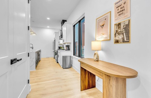 Hurwood Heights House | Rooftop Deck Hot Tub Retreat in Downtown Nashville