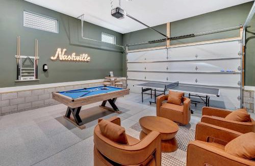 Nashville House | Rooftop Deck & Shuffleboard BBQ Near Downtown