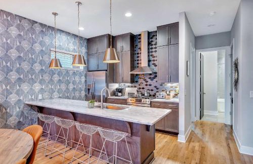 Nashville House | Rooftop Deck & Shuffleboard BBQ Near Downtown