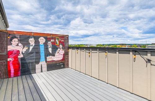 Park View Apartment | Rooftop Deck with City Views Walkable DC Getaway!