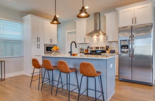Hope Gardens House | Rooftop Fire Pit ~ 2 mil to Brdwy ~ Sleeps 11