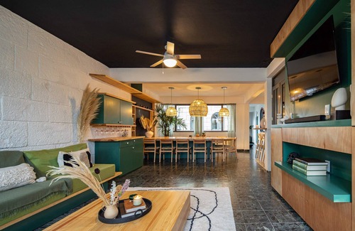 Oaxaca Villa | Rooftop Hot Tub! 3 levels, 5Bedroom in Villa Noria