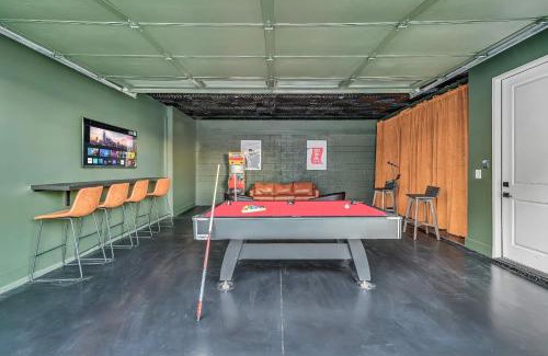 Katie Hill Neighborhood House | Rooftop Hot Tub City Views Pac-Man Pool Table