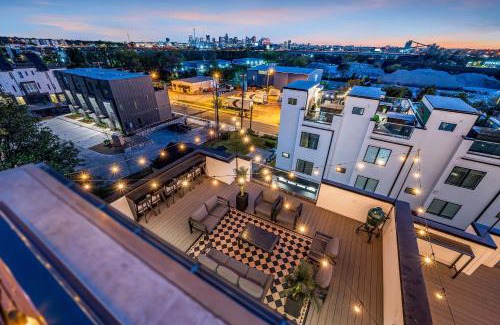 Katie Hill Neighborhood House | Rooftop Hot Tub City Views Pac-Man Pool Table