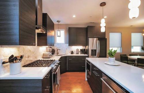 Katie Hill Neighborhood House | ROOFTOP HOT TUB- FIRE PIT- MASSIVE CITY VIEWS