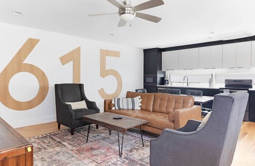 Cleveland Park House | Rooftop Lounge ~ Sleeps 12 ~4 bed