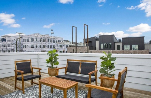 Cleveland Park House | Rooftop Lounge ~ Sleeps 12 ~4 bed
