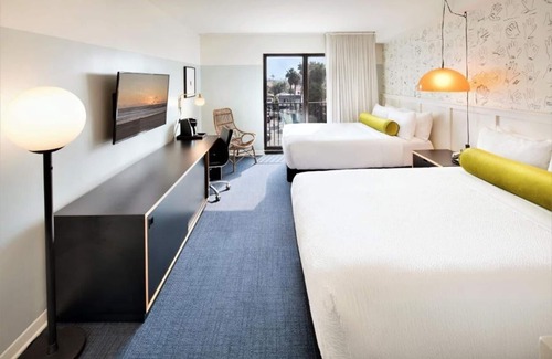 Venice Hotel | Rooftop Lounge Steps Away | 2 Balcony Rooms | Venice Beach | Free Breakfast