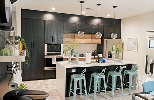 New Pathways House | Rooftop Patio/3 Mins to Downtown/Stylish House