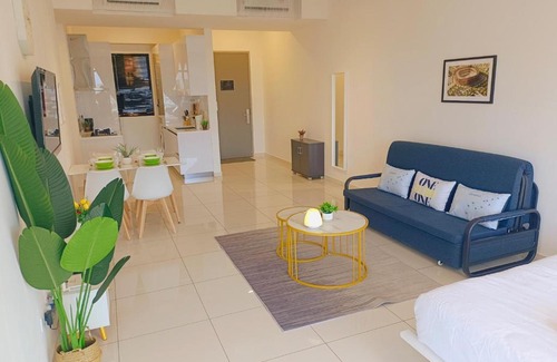 George Town Apartment | Rooftop Pool, 8 Pax, 2 Bedrooms, 2 Bathrooms, 2 Car Parks by Star Home