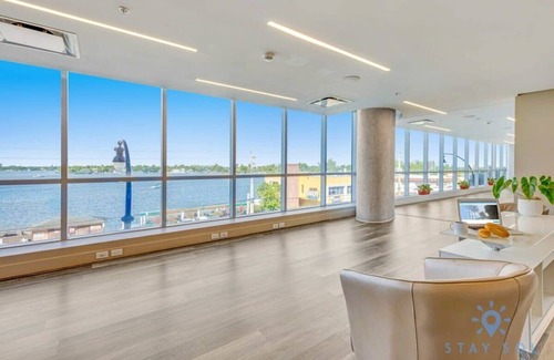 Hollywood Apartment | Rooftop Pool & Hot Tub| Hollywood Beach Boardwalk