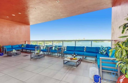 Hollywood Apartment | Rooftop Pool & Hot Tub+ Gym+ Near Beach