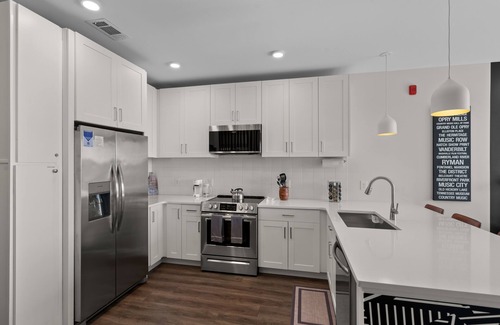 Rolling Mill Hill Condo | Rooftop Views, Downtown, Gym, Best Restaurants, In Nashville Close to Cordelle