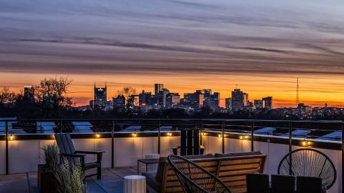 Talbot's Corner Apartment | Rooftop Views Stylish Decor Nash Downtown Access