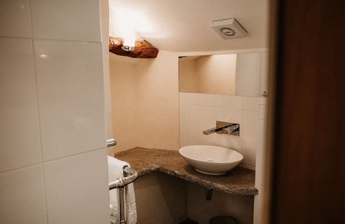 Torver Bed & Breakfast | Room 1 King Room - The Wilson's Arms