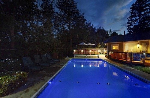 Weirs Beach House | Room 10 (3rd Floor Shared Bathroom)