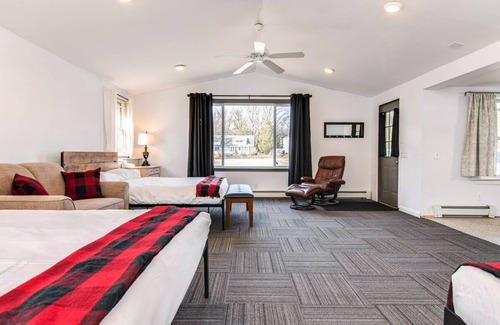 Balsam Lake House | Room 10 Boutique Hotel, Balsam Lake WI