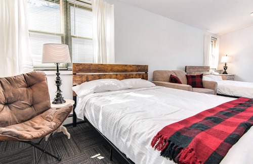 Balsam Lake House | Room 10 Boutique Hotel, Balsam Lake WI