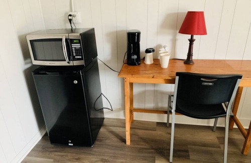 Harper Hotel | Room 10 - Standard Queen - Sleeps 2 - Harper Motel