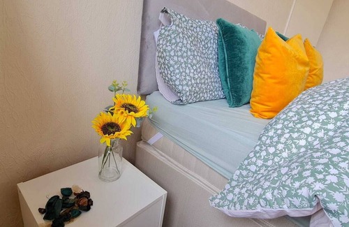 Iver House | Room 2 - Bathurst Walk